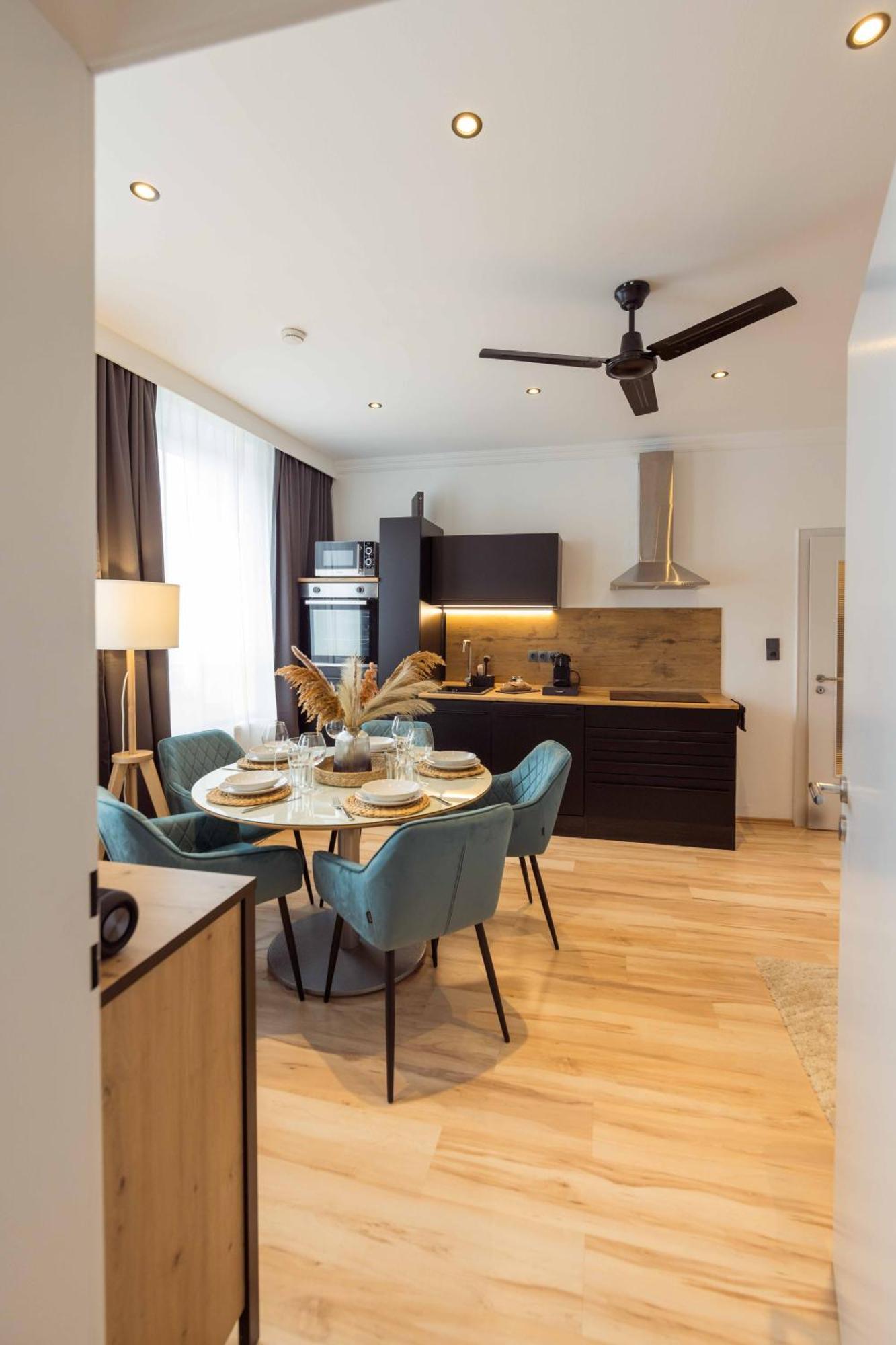Schillerapartment Hof, Kueche, 24H Digital-Checkin, Parkplatz, Wlan250Mbit Hof  Exterior photo