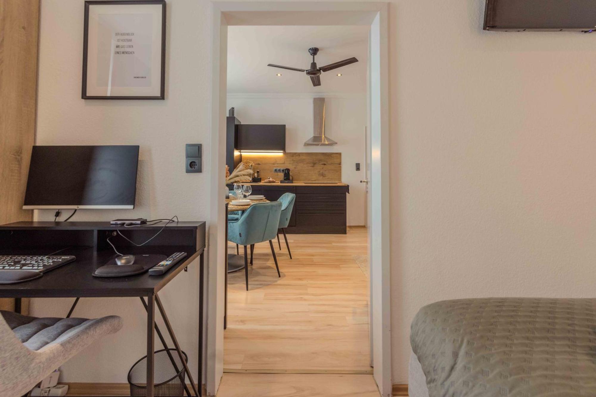 Schillerapartment Hof, Kueche, 24H Digital-Checkin, Parkplatz, Wlan250Mbit Hof  Exterior photo